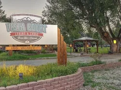 Vista Court Cabins & Lodge