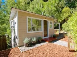 Downtown Cottage in the Woods