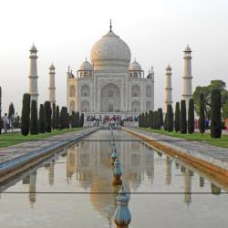 Taj Mahal, Agra Accommodation Massachusetts