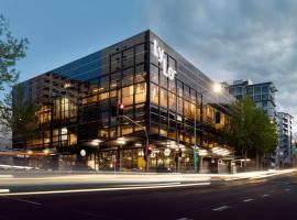 LyLo Auckland Hotel Accommodation Massachusetts