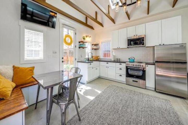Pueblo Street Tiny Home - thumb 5