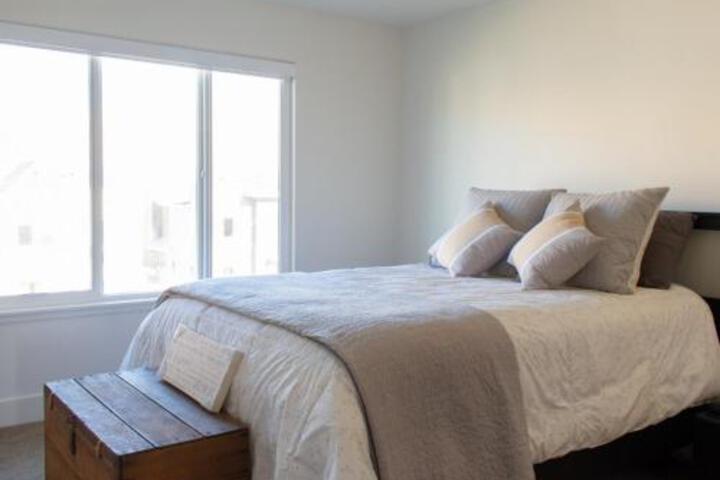 Luxury Multi Story Townhome - thumb 3
