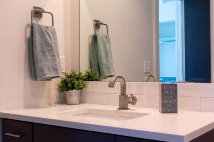 Luxury Multi Story Townhome - thumb 2