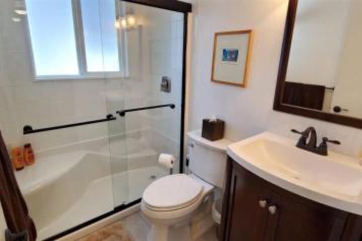 New! Cozy Duplex In Historic North End - thumb 4