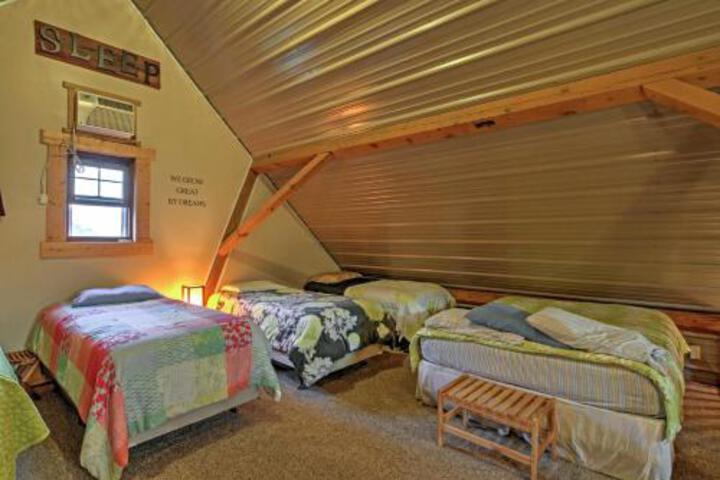 Unique Renovated Winona Barn W / 2 Decks On 80 Acres - thumb 0