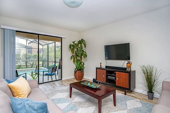 Florint Pool Homes - thumb 1