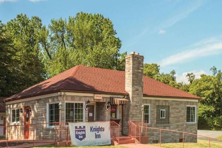 The Hillside Hotel - thumb 1