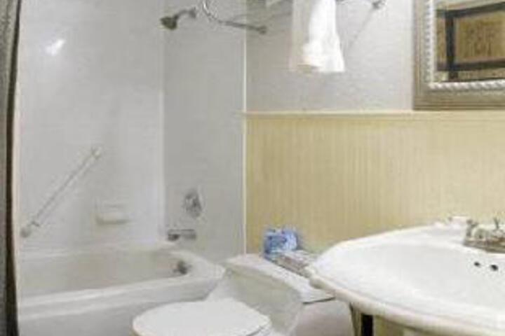 Bond Hotel & Extended Stay - thumb 0