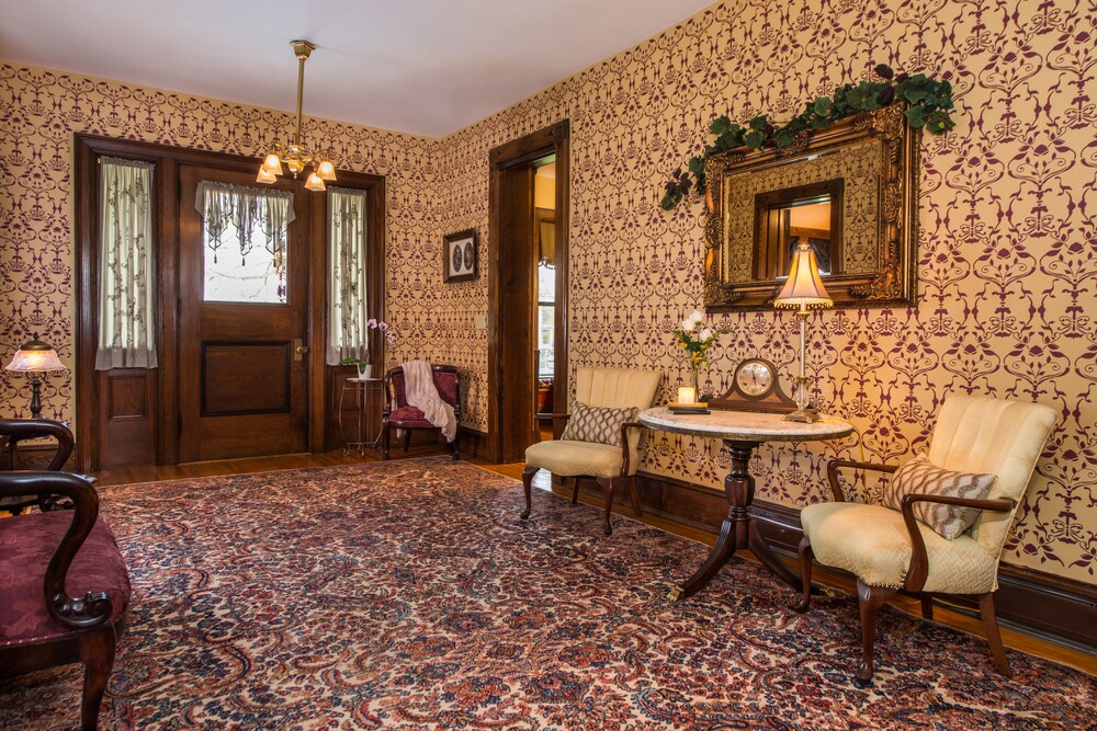 1840 Inn On The Main Bed & Breakfast - thumb 1