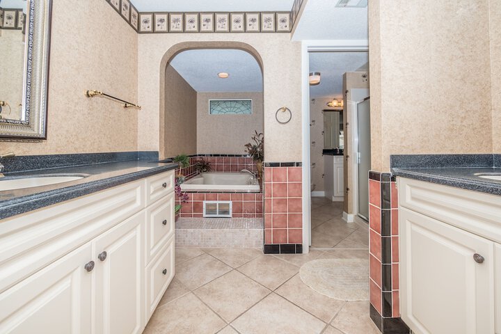 Yacht Club 7536 Three Bedroom Condo - thumb 6