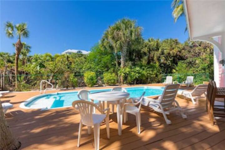 038 Island Queen - thumb 0