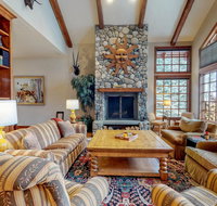 Luxurious Eagle Ridge Retreat in Warm Springs - Accommodation Massachusetts