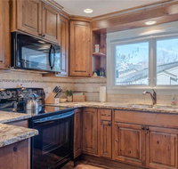 The Ridge On Golf Course with Elkhorn Amenities - Accommodation Massachusetts