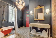 2bd French Luxury w/ courtyard Accommodation Massachusetts