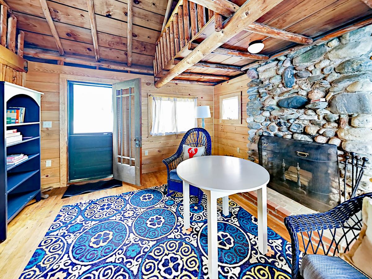 226 Shore Rd Cabin - thumb 4