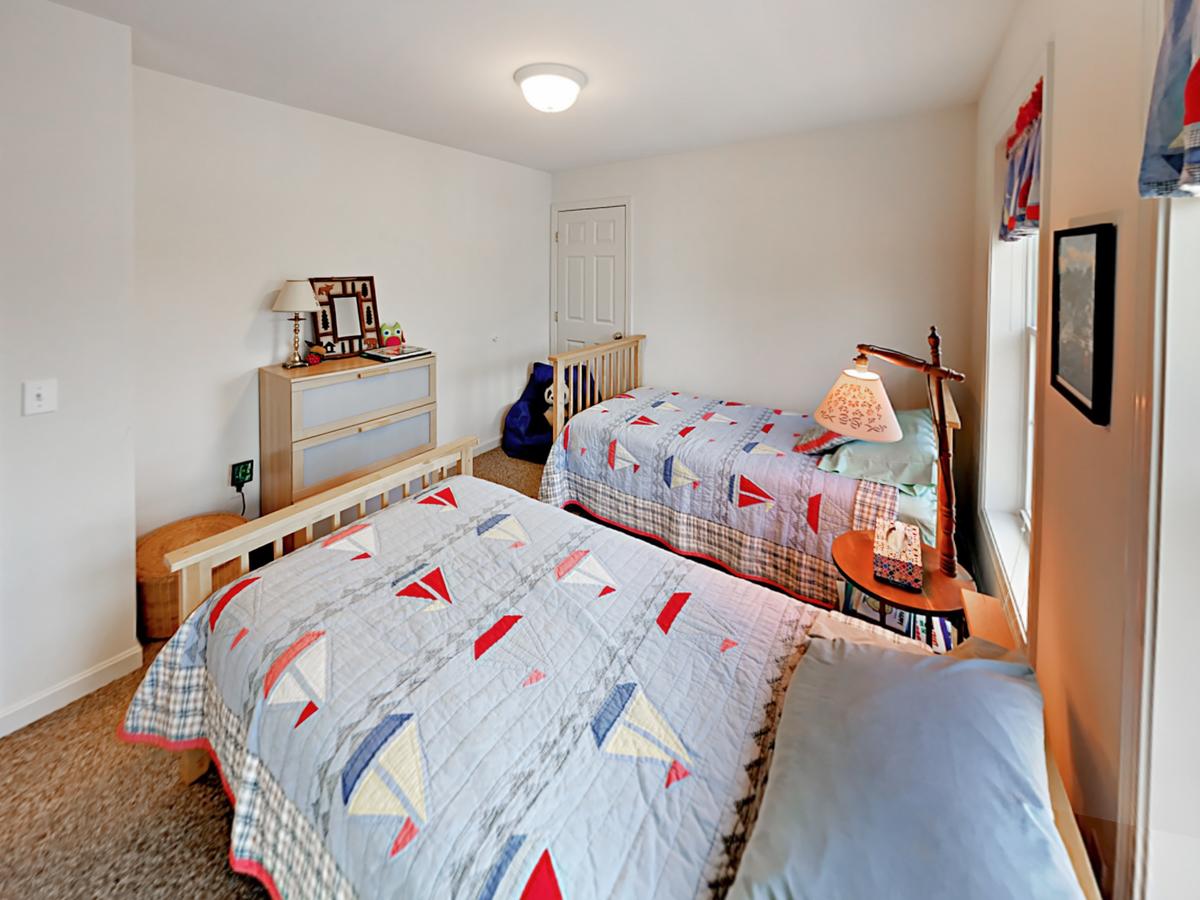 79 Middle Rd Home - thumb 23