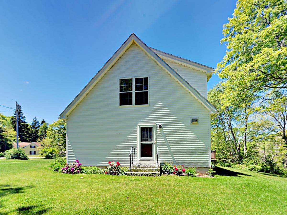 79 Middle Rd Home - thumb 6