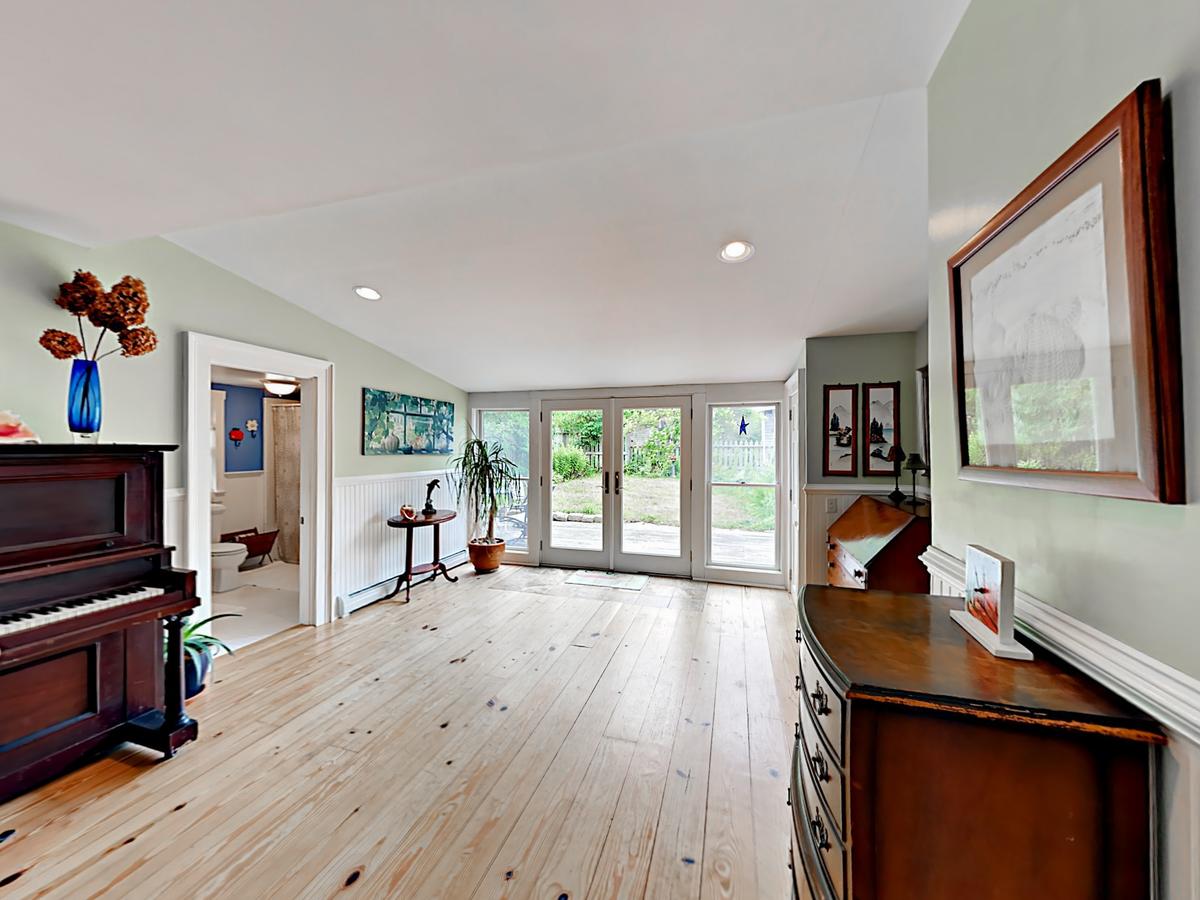 42 Van Horn Farmhouse Home - thumb 10