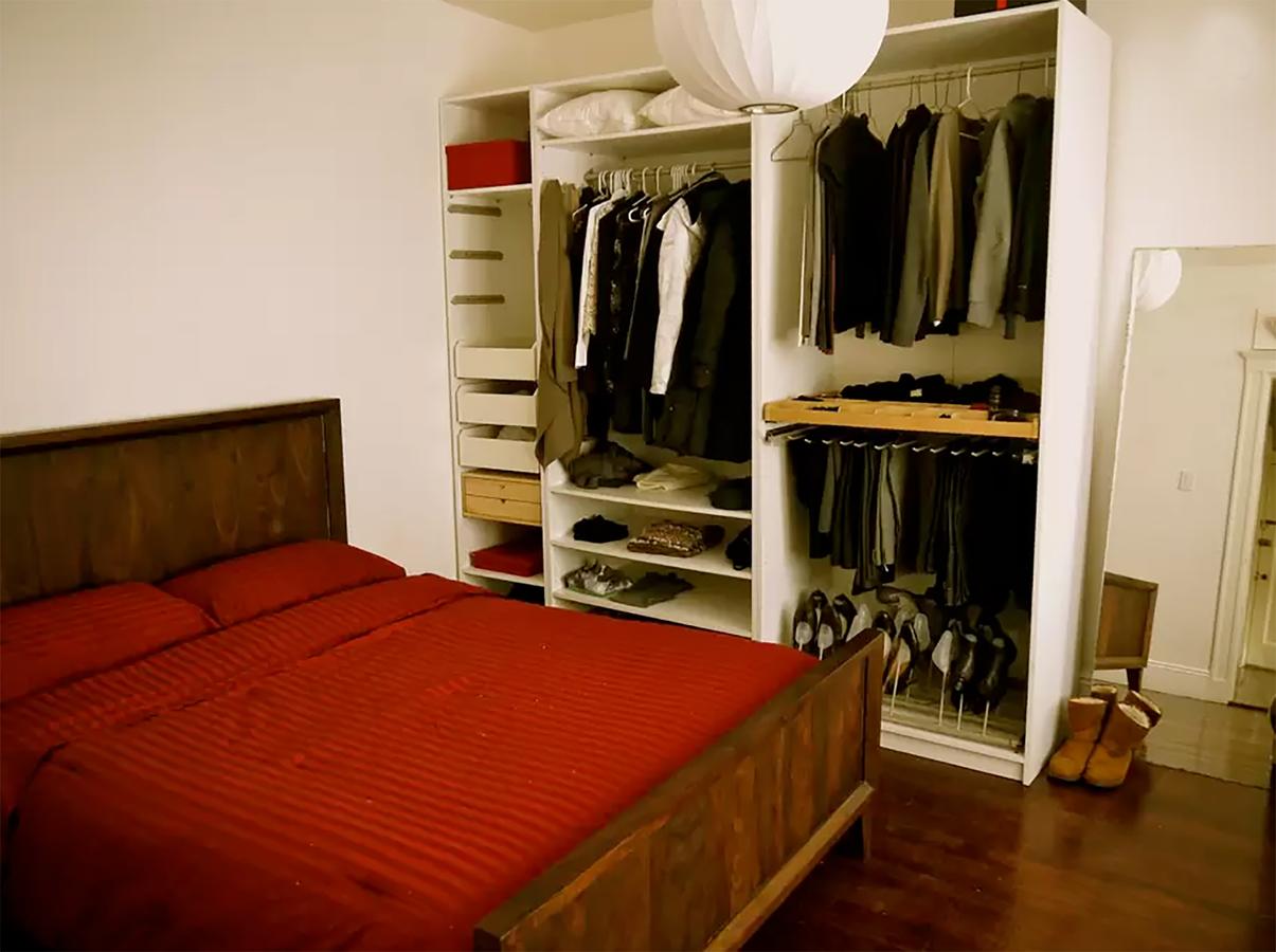 Spacious, Modern Bedroom - thumb 38
