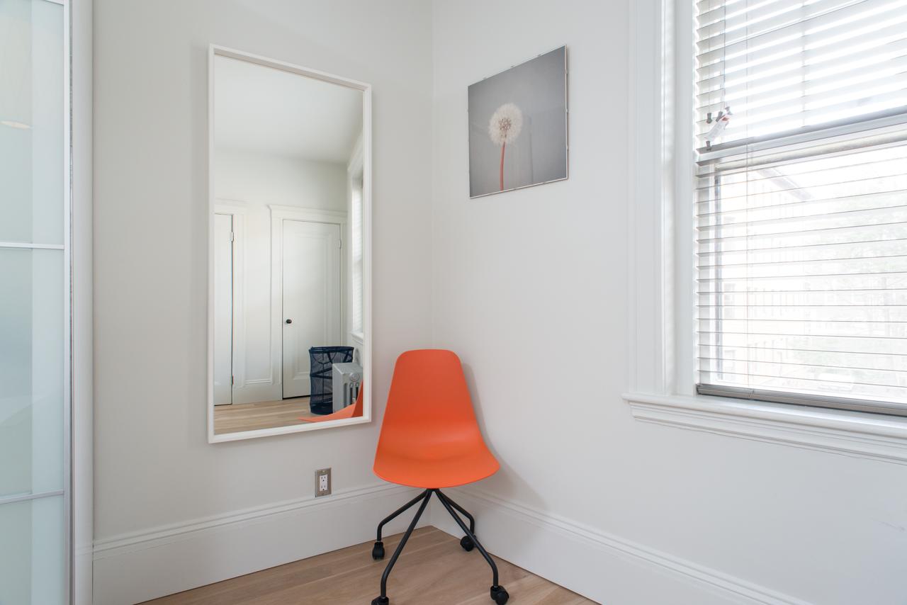 Spacious, Modern Bedroom - thumb 26