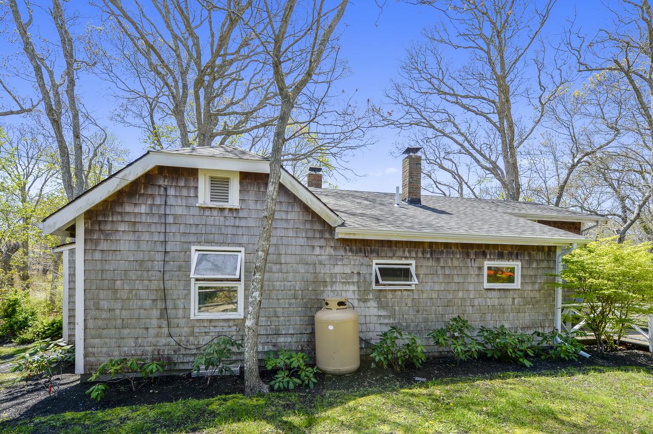 OAK BLUFFS COTTAGE, WALK TO TOWN! - thumb 29