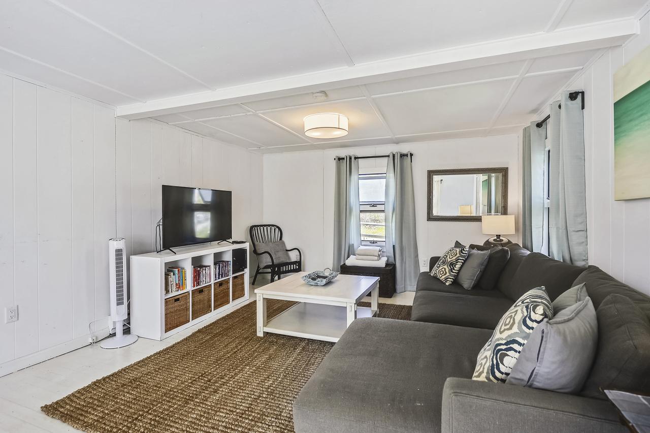 OAK BLUFFS COTTAGE, WALK TO TOWN! - thumb 8