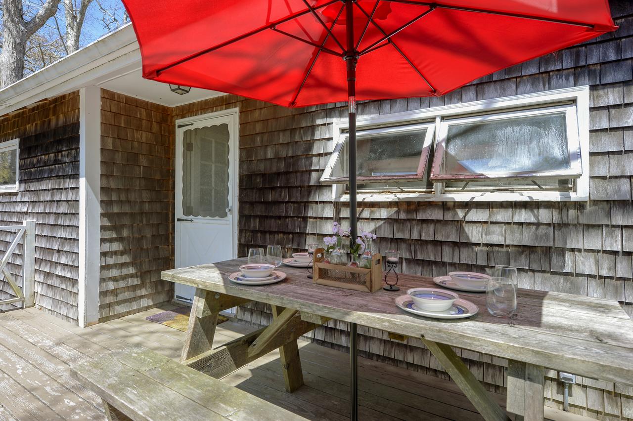OAK BLUFFS COTTAGE, WALK TO TOWN! - thumb 4
