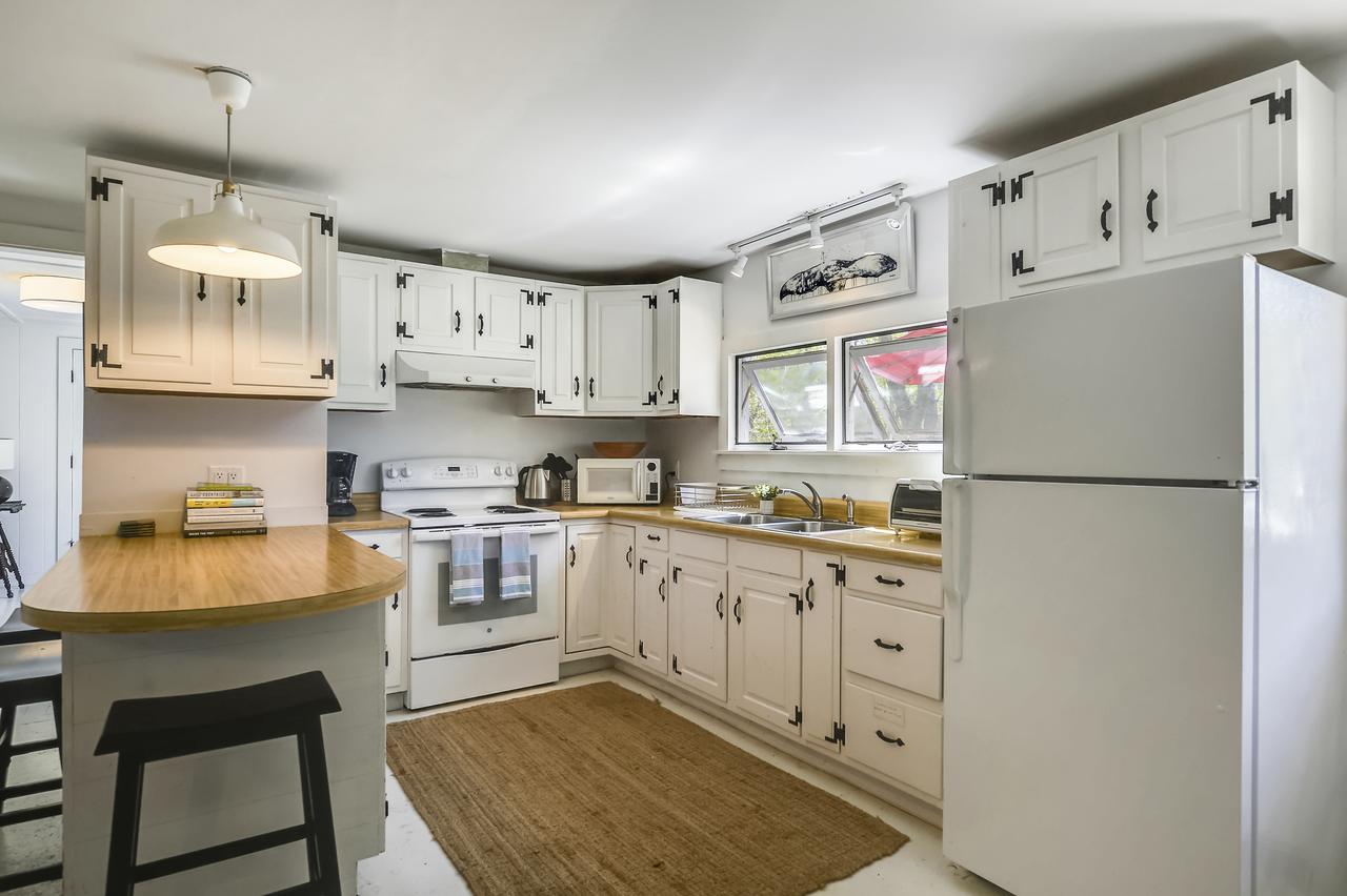 OAK BLUFFS COTTAGE, WALK TO TOWN! - thumb 12