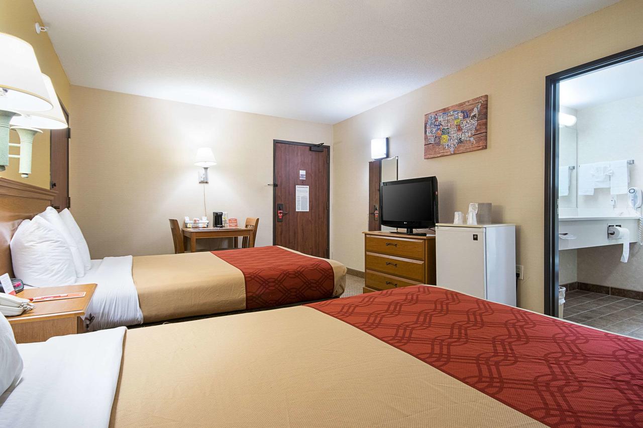 Econo Lodge Hadley Near University - thumb 8