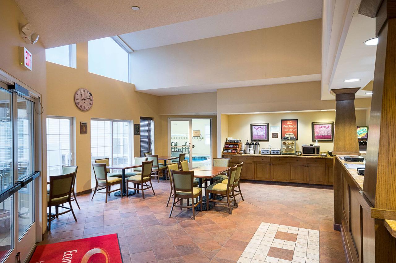 Econo Lodge Hadley Near University - thumb 30