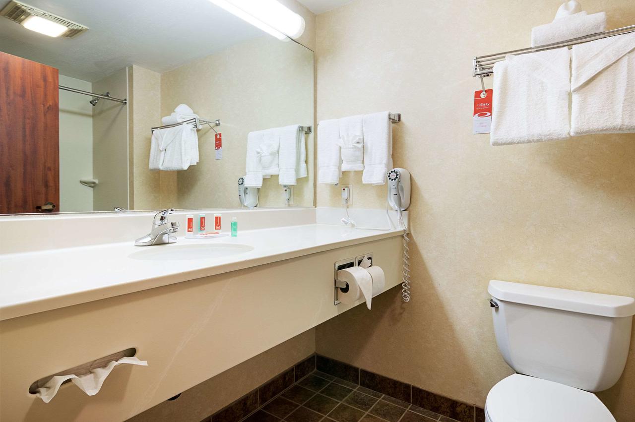 Econo Lodge Hadley Near University - thumb 16