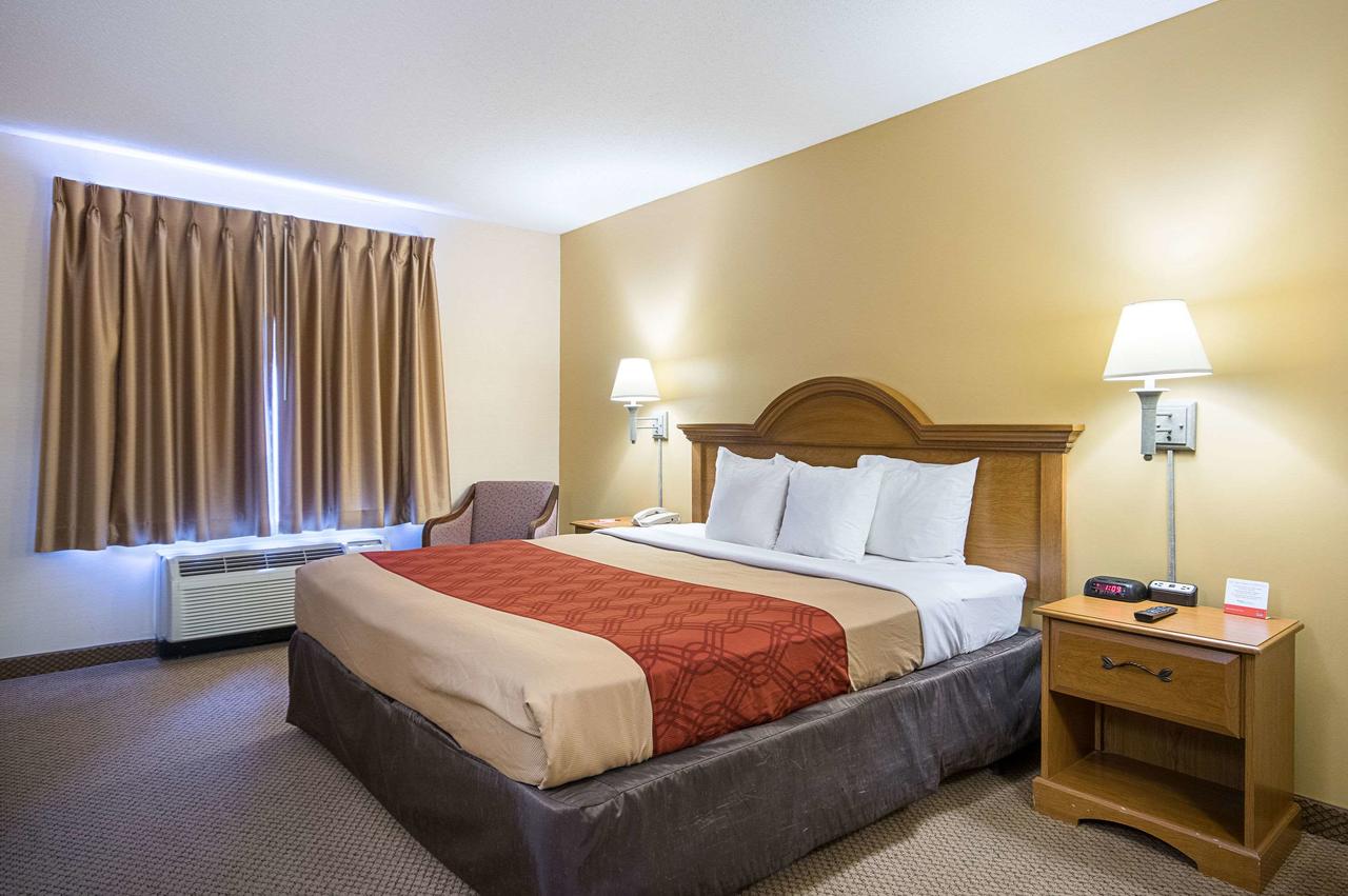 Econo Lodge Hadley Near University - thumb 29