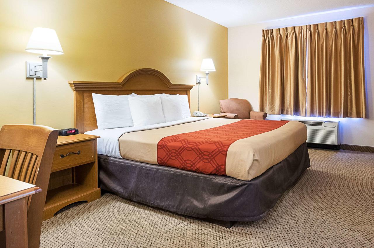 Econo Lodge Hadley Near University - thumb 28