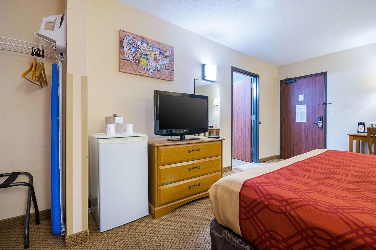 Econo Lodge Hadley Near University - thumb 27