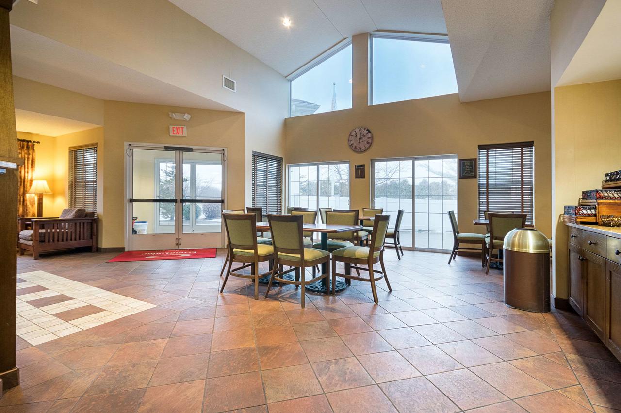 Econo Lodge Hadley Near University - thumb 11