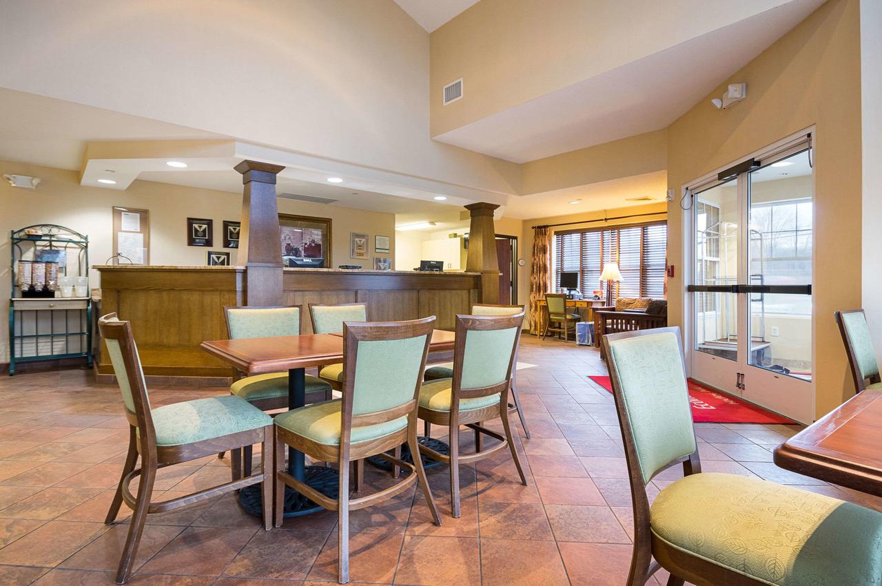 Econo Lodge Hadley Near University - thumb 9