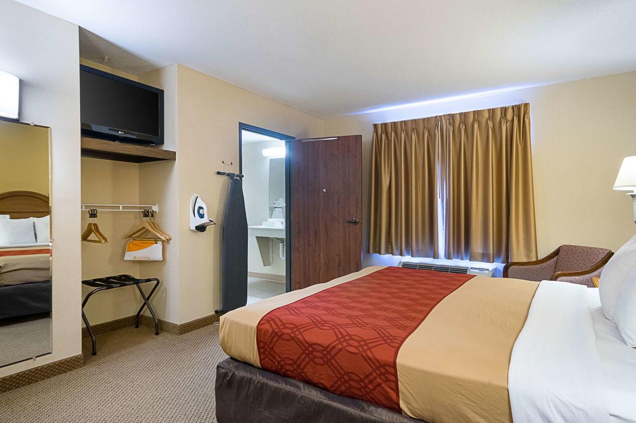 Econo Lodge Hadley Near University - thumb 4
