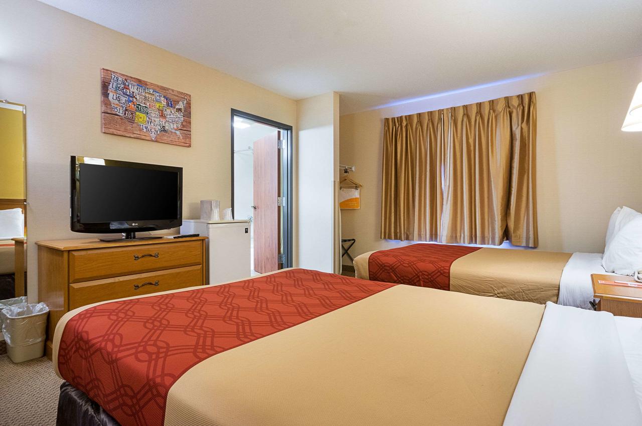 Econo Lodge Hadley Near University - thumb 34