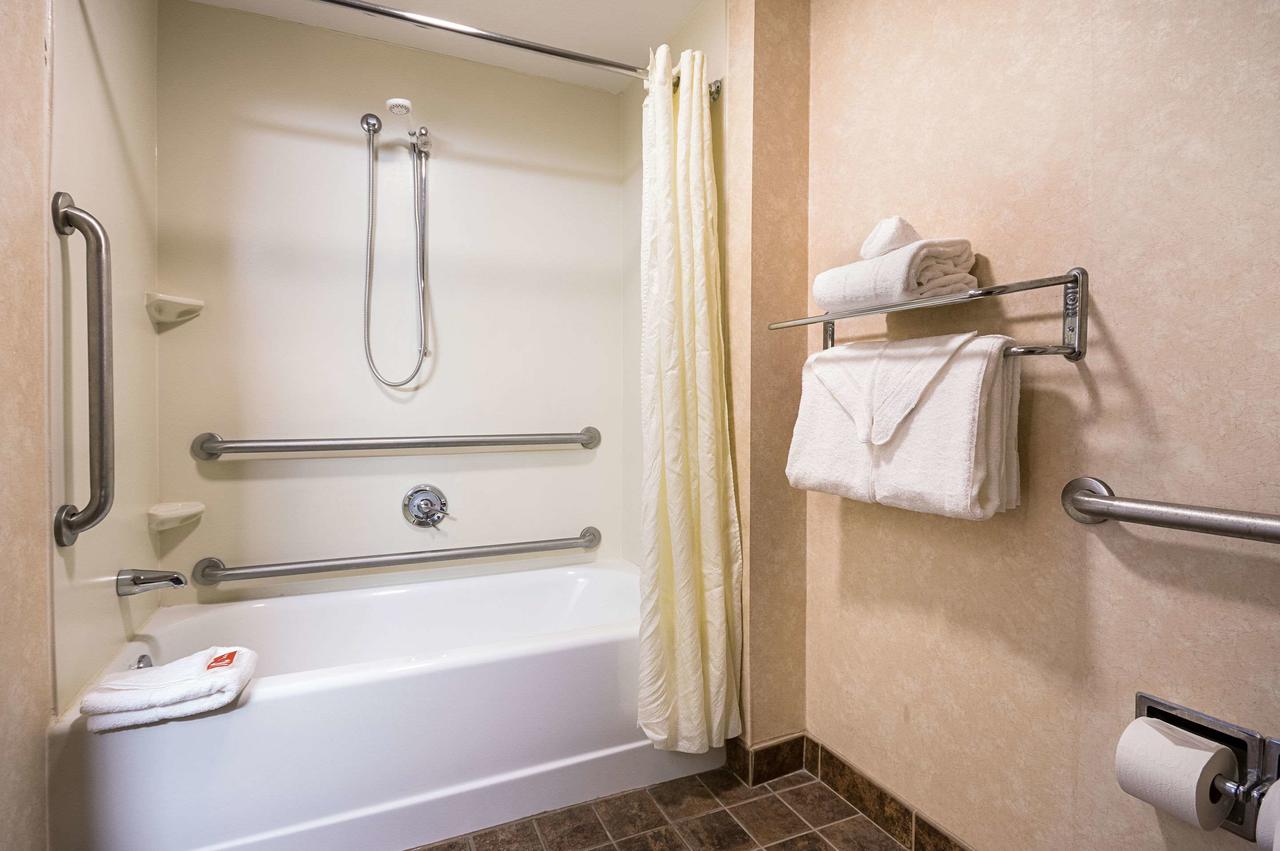 Econo Lodge Hadley Near University - thumb 7