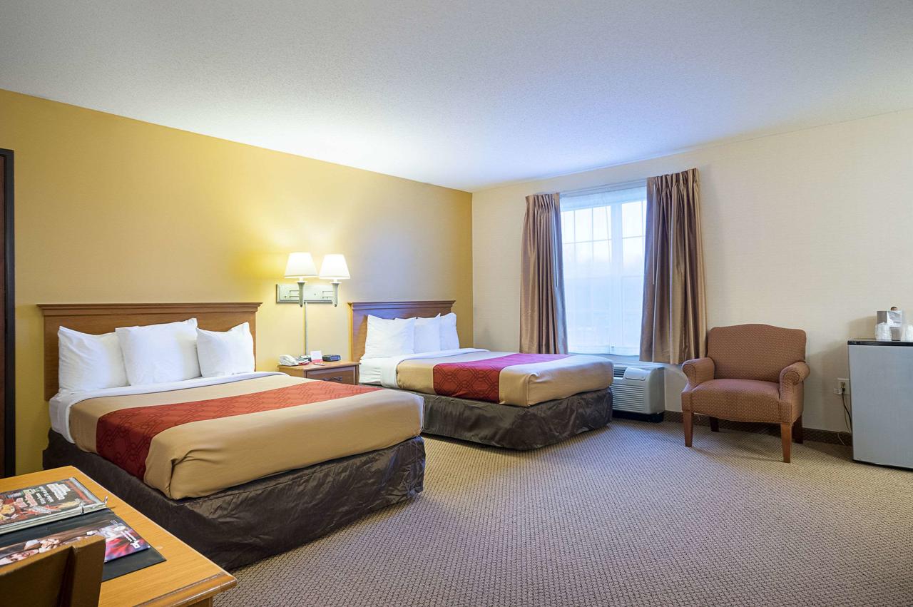 Econo Lodge Hadley Near University - thumb 32