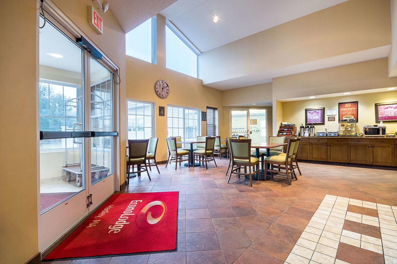 Econo Lodge Hadley Near University - thumb 21