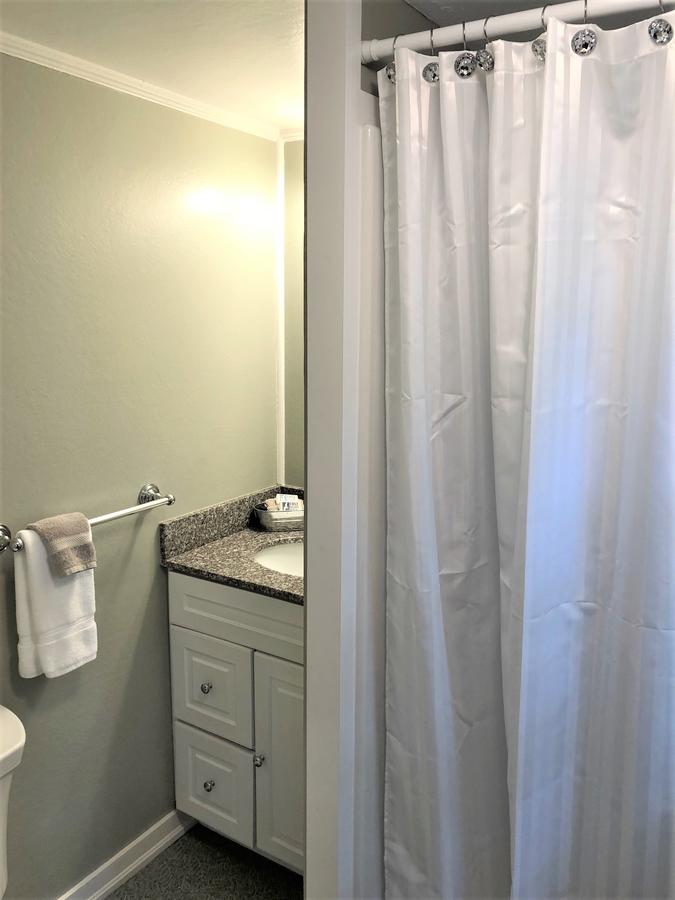 Cove Bluffs Guest Rooms & Suites - thumb 5