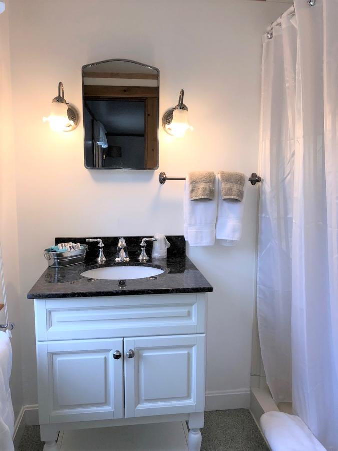Cove Bluffs Guest Rooms & Suites - thumb 21
