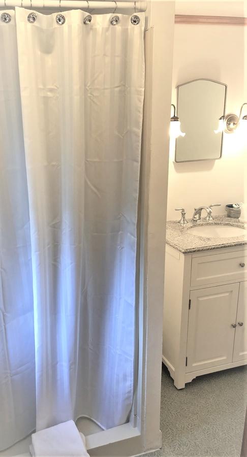 Cove Bluffs Guest Rooms & Suites - thumb 22