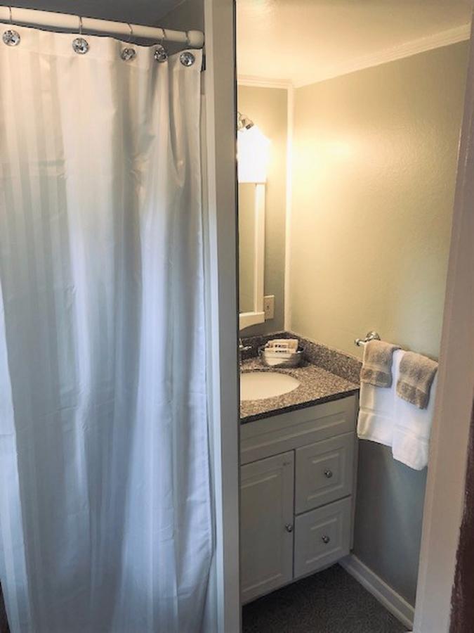 Cove Bluffs Guest Rooms & Suites - thumb 1