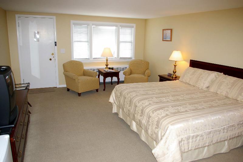 Chatham Highlander Motel - thumb 37