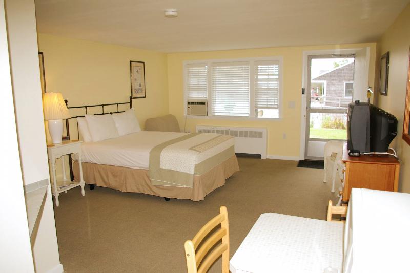 Chatham Highlander Motel - thumb 0