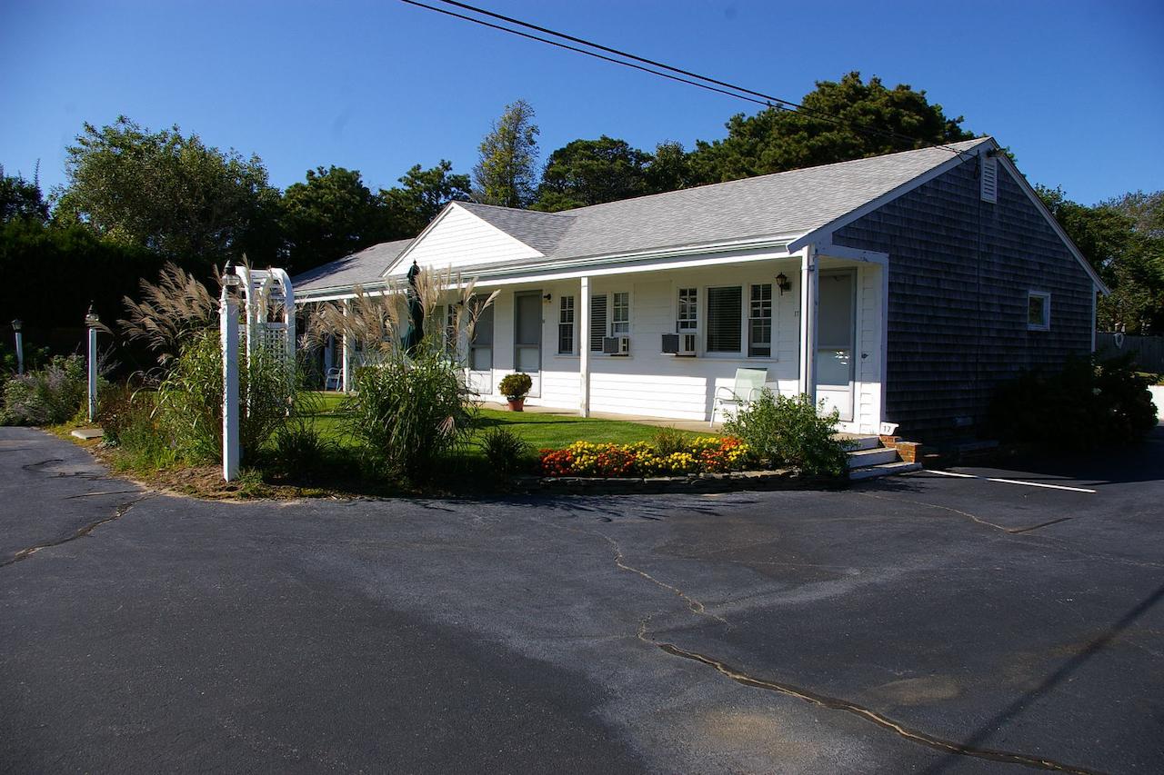 Chatham Highlander Motel - thumb 40