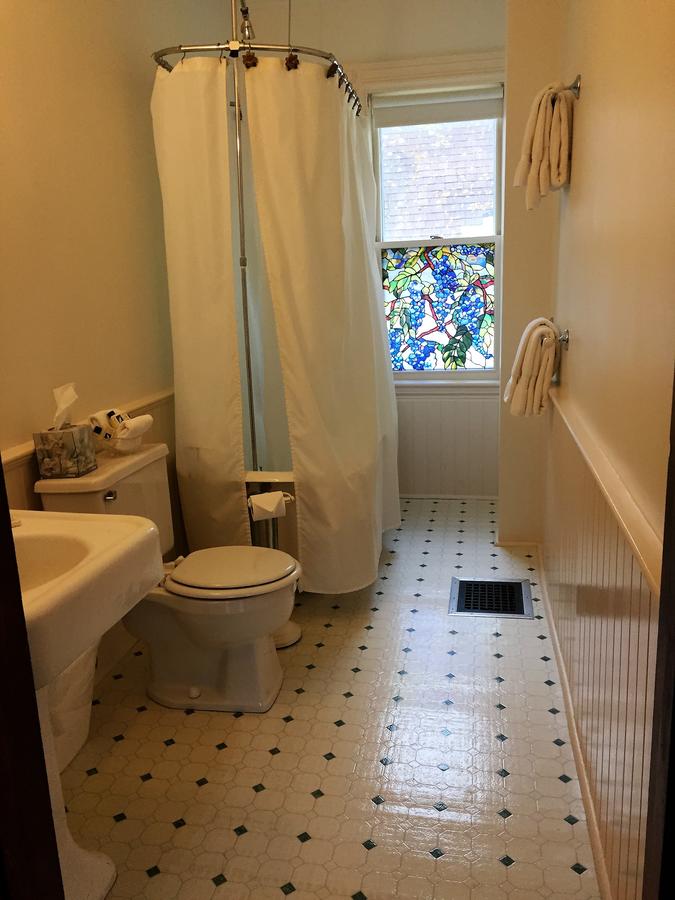 Inn At The Oaks - thumb 13