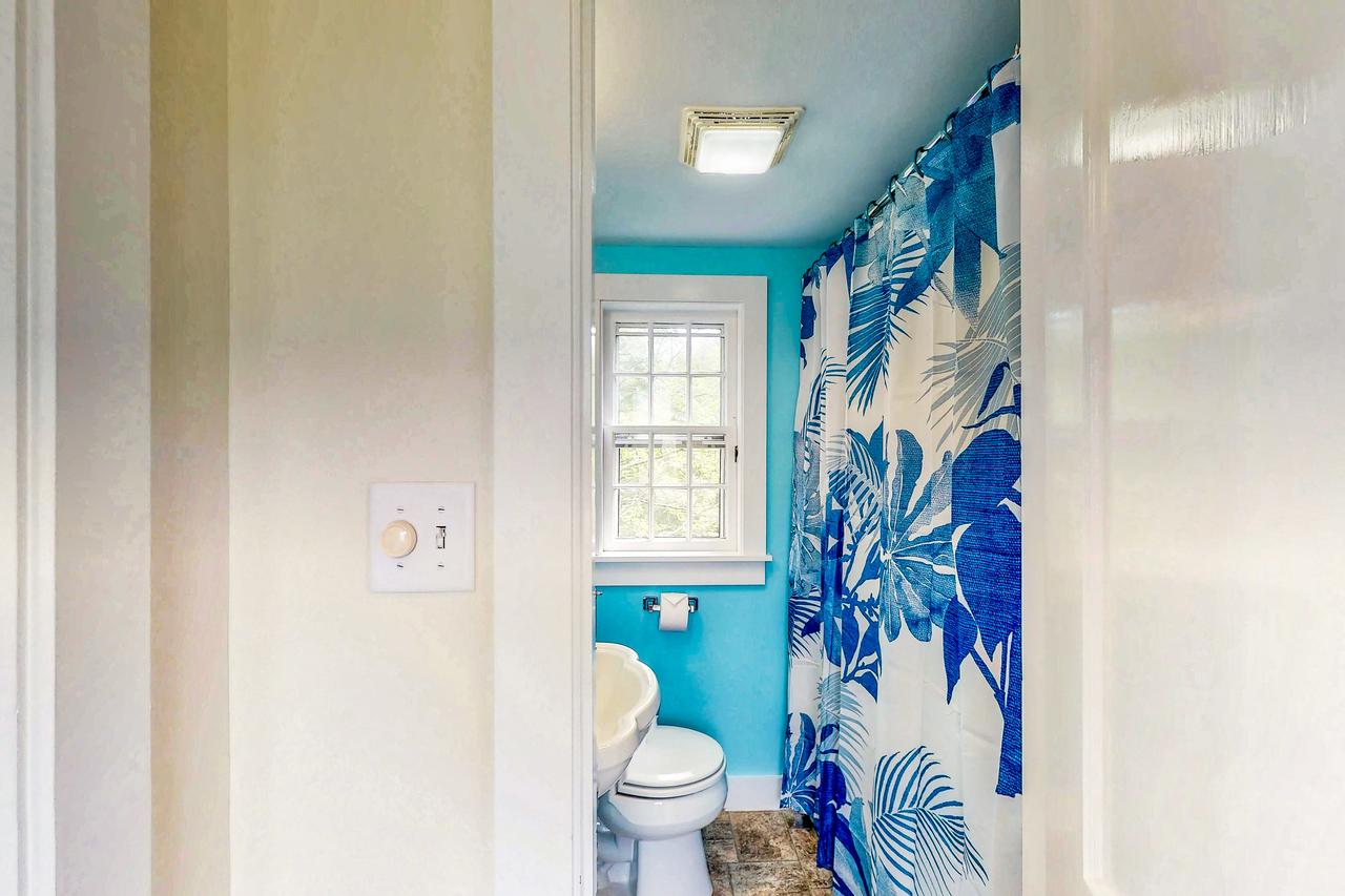 Koi Pond Cottage - thumb 16